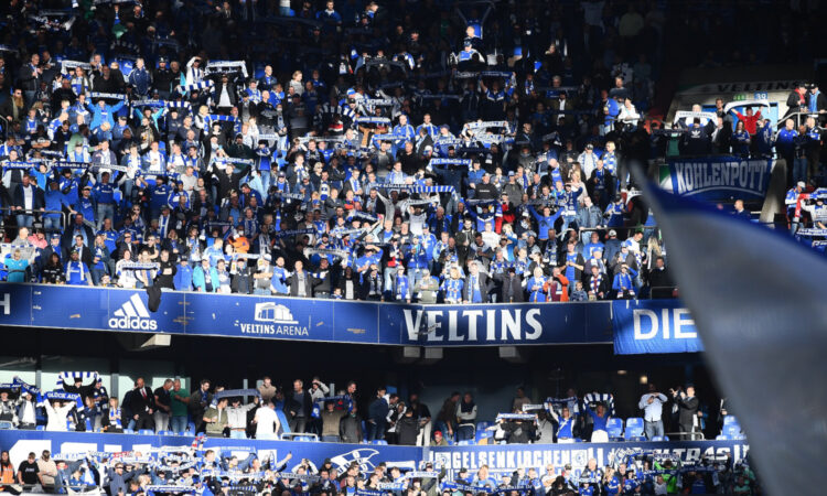 Fans vom FC Schalke